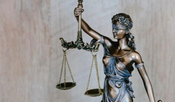 Perempuan Dalam Dunia Hukum Indonesia