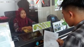 Warga Kangean gugat Bupati Sumenep ke Pengadilan terkait kerusakan jalan di Kepulauan Kangean pada Jumat (21/3/2025). (Foto: Jendelahukum)