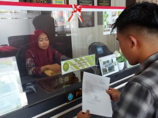 Warga Kangean gugat Bupati Sumenep ke Pengadilan terkait kerusakan jalan di Kepulauan Kangean pada Jumat (21/3/2025). (Foto: Jendelahukum)